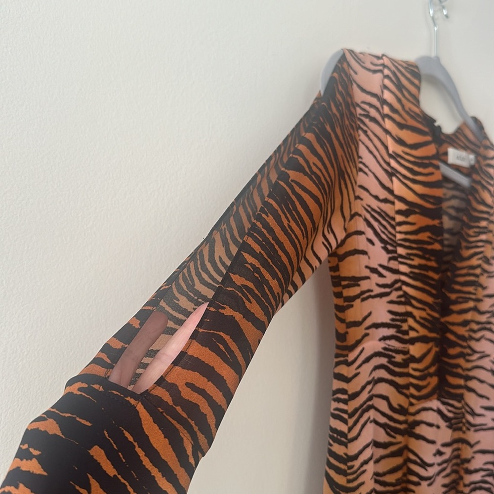 A.L.C. 100% Silk Dress long sleeve black tan tiger print Size 0 - Picture 4 of 12